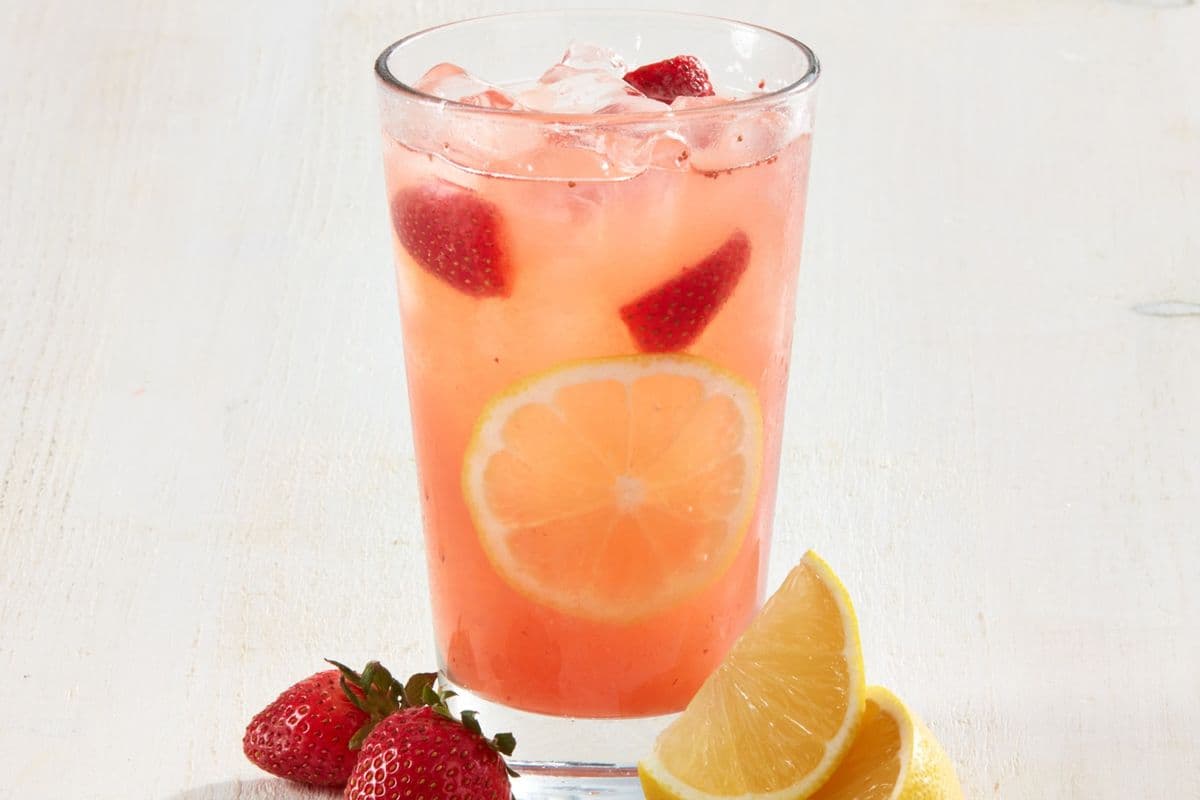 Strawberry Lemonade (16 oz)