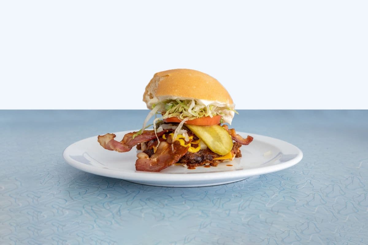 Bacon Deluxe Cheeseburger