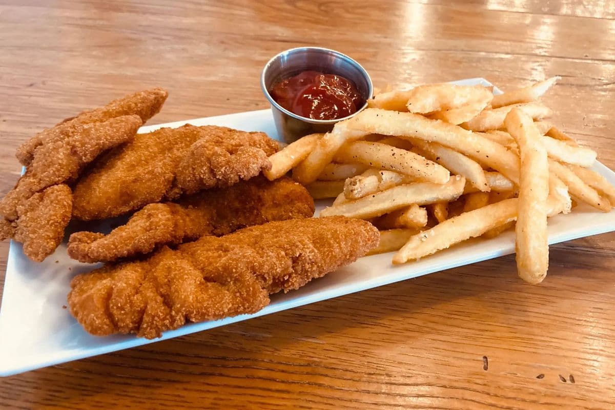 Chicken Strips (4 pcs) and Fries Combo (880 Cal)
