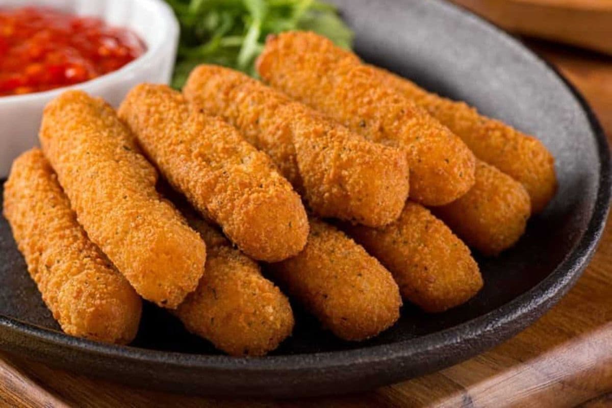 Mozzarella Sticks (10pc)