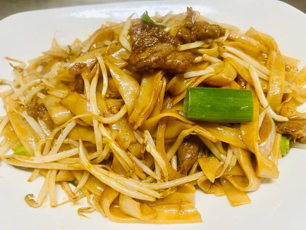 Rice Noodle w/ Beef & Soya Sauce / Nouilles de Riz avec Boeuf et Sauce Soya