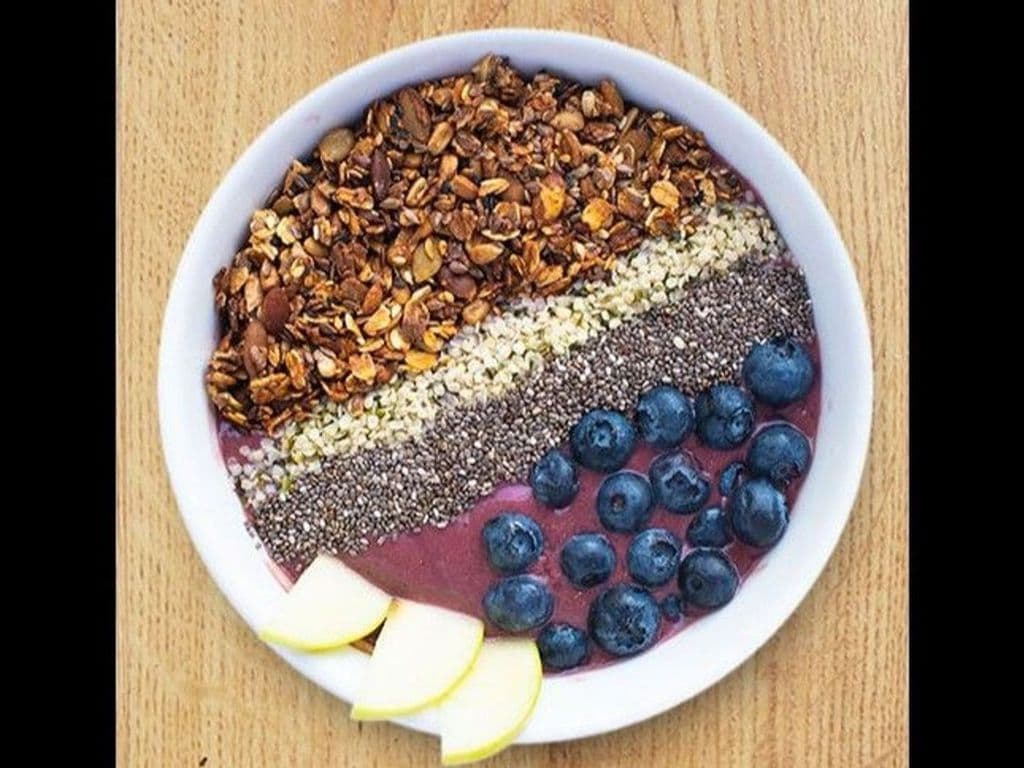 Açaí Bowl (12g protein, 19g fibre)