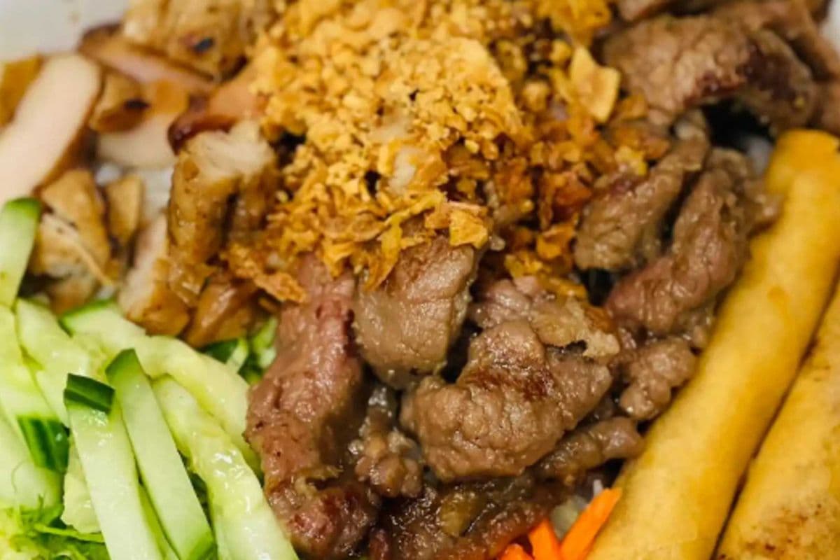 37. Grilled Chicken, Beef, Spring Roll on Vermicelli