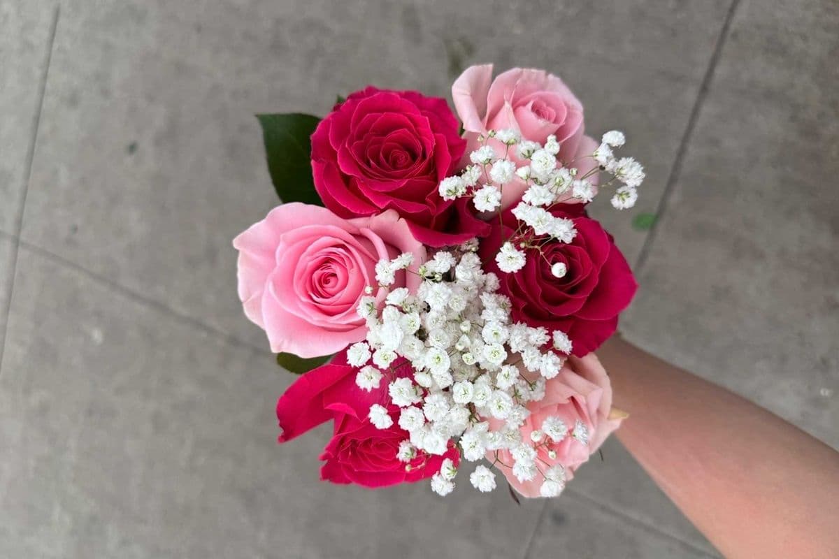 Mixed Pink Roses - 6 Stems