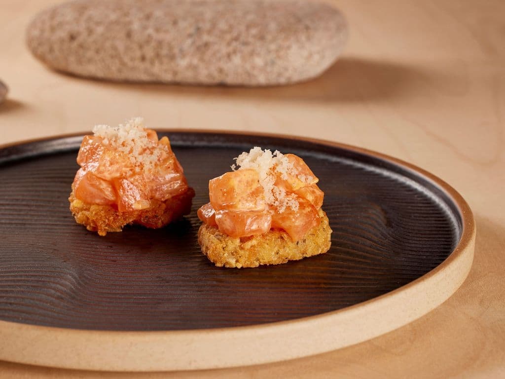 Spicy Salmon Pizza (4pcs)