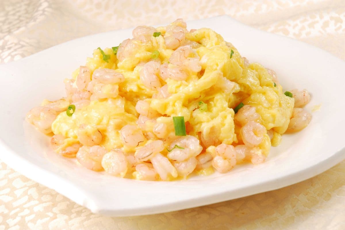 24. Shrimp with Scrambled Egg 滑蛋虾仁