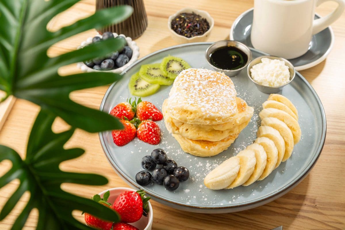 Pancakes with Mixed Fruits