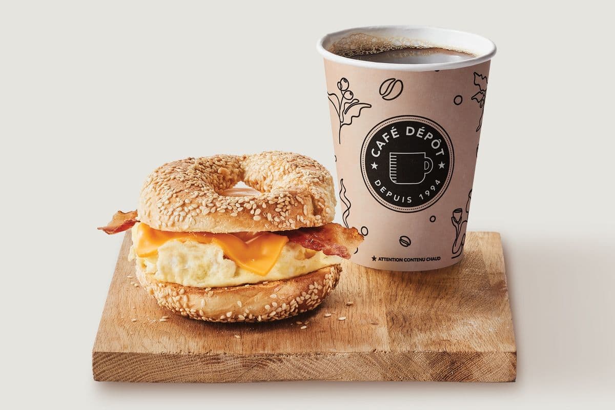 Combo sandwich au bacon, fromage et oeuf / Egg, Cheese, and Bacon Sandwich Combo
