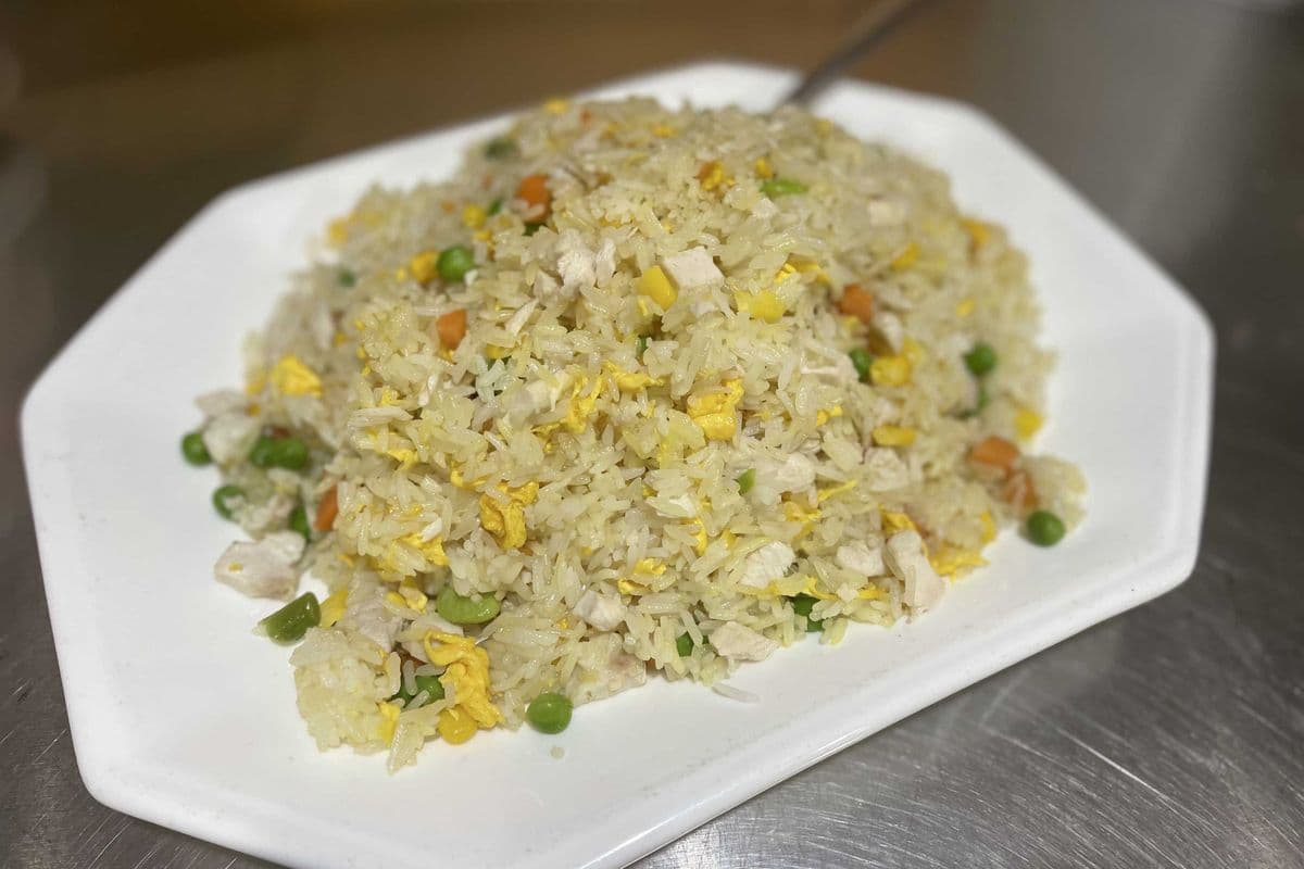 R5. Chicken Fried Rice (雞肉炒飯)