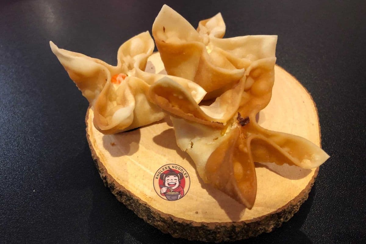 A5. Veggie Cheese Wonton (6 pcs) 炸芝士云吞