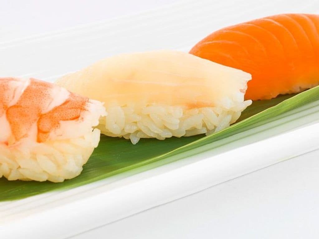 Snapper Sushi (2 pcs)