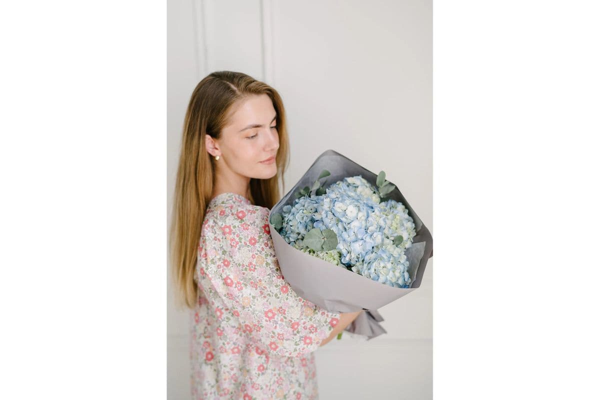 Blue Hydrangea Mono Bouquet