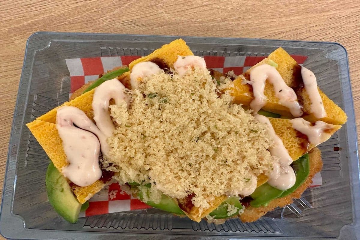 Tamago Avocado Pizza