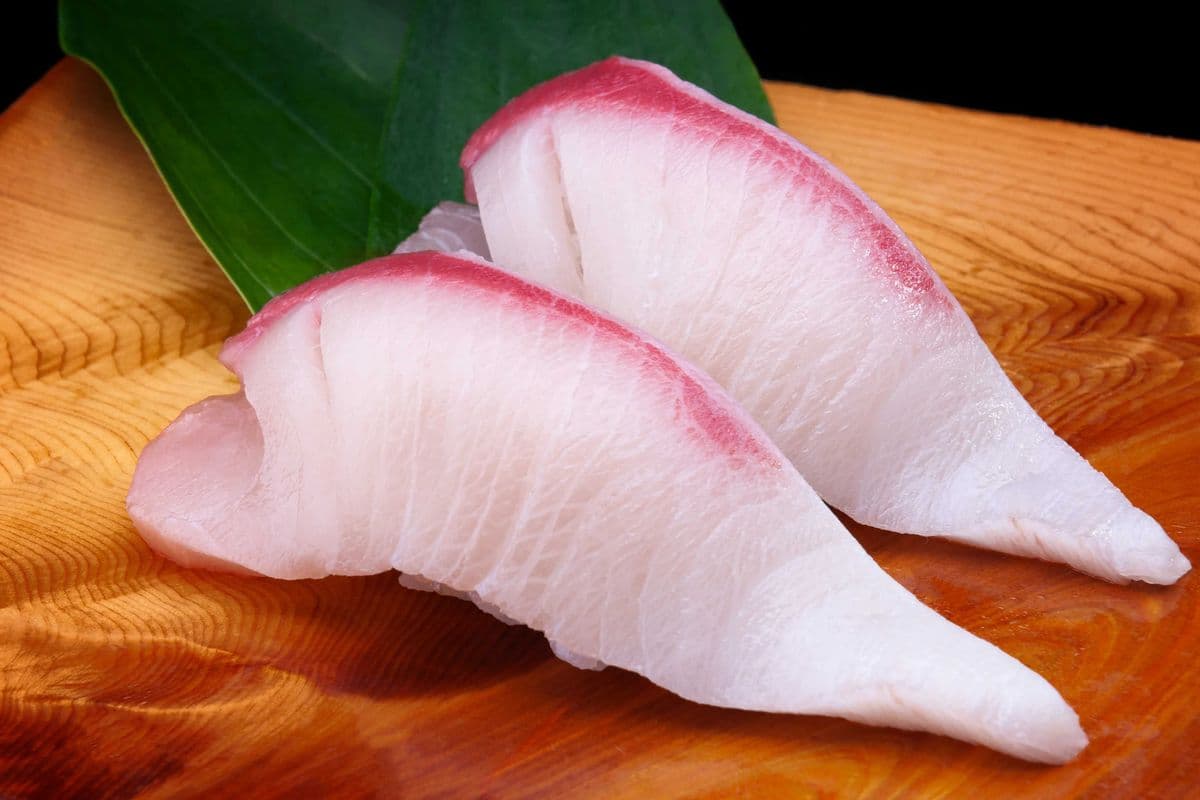Hamachi (Yellowtail) (2 Pieces)