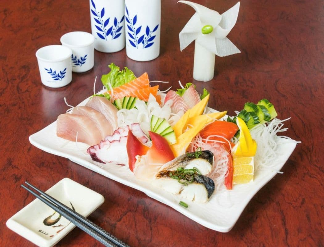 131. Deluxe Sashimi (16 pcs)