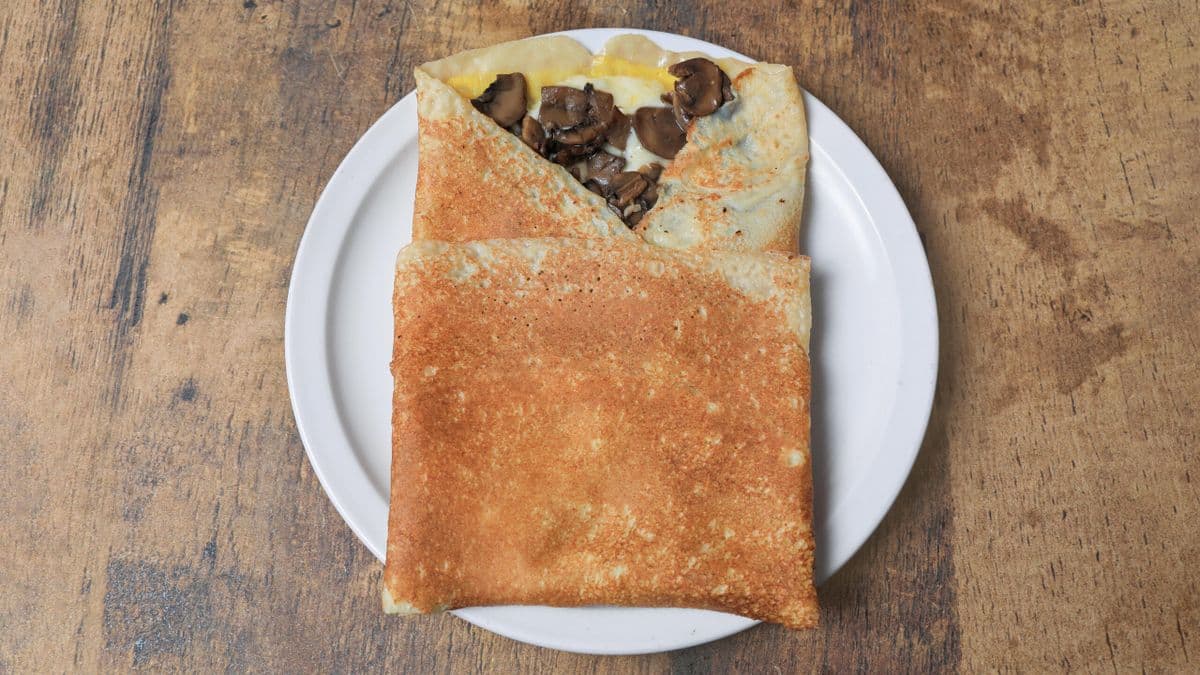 Crêpe aux Oeufs, Champignons et Mozzarella / With Egg, Mushrooms and Mozzarella