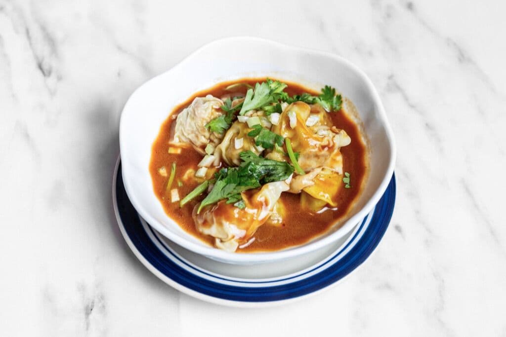 A6. Wonton in Spicy Sauce (10 Pcs)