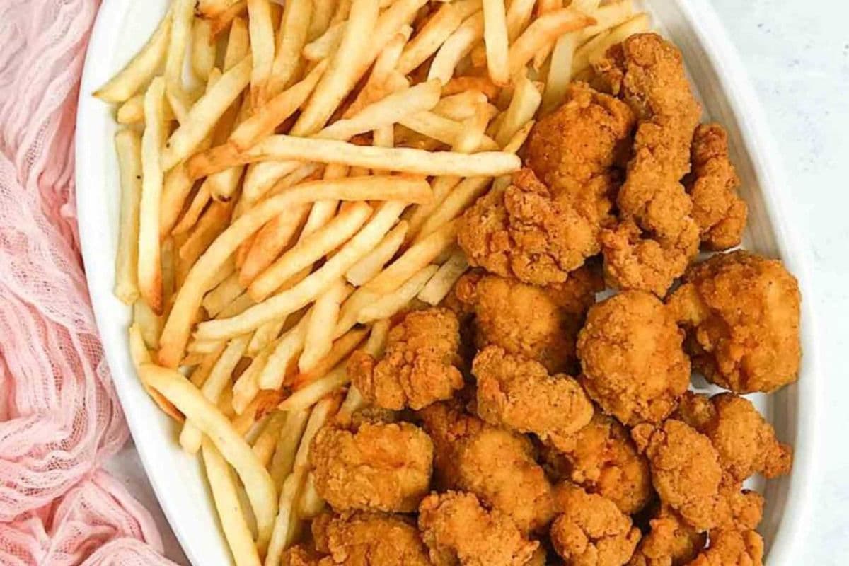 POPCORN CHICKEN WITH FREE DESERT AND DRINK