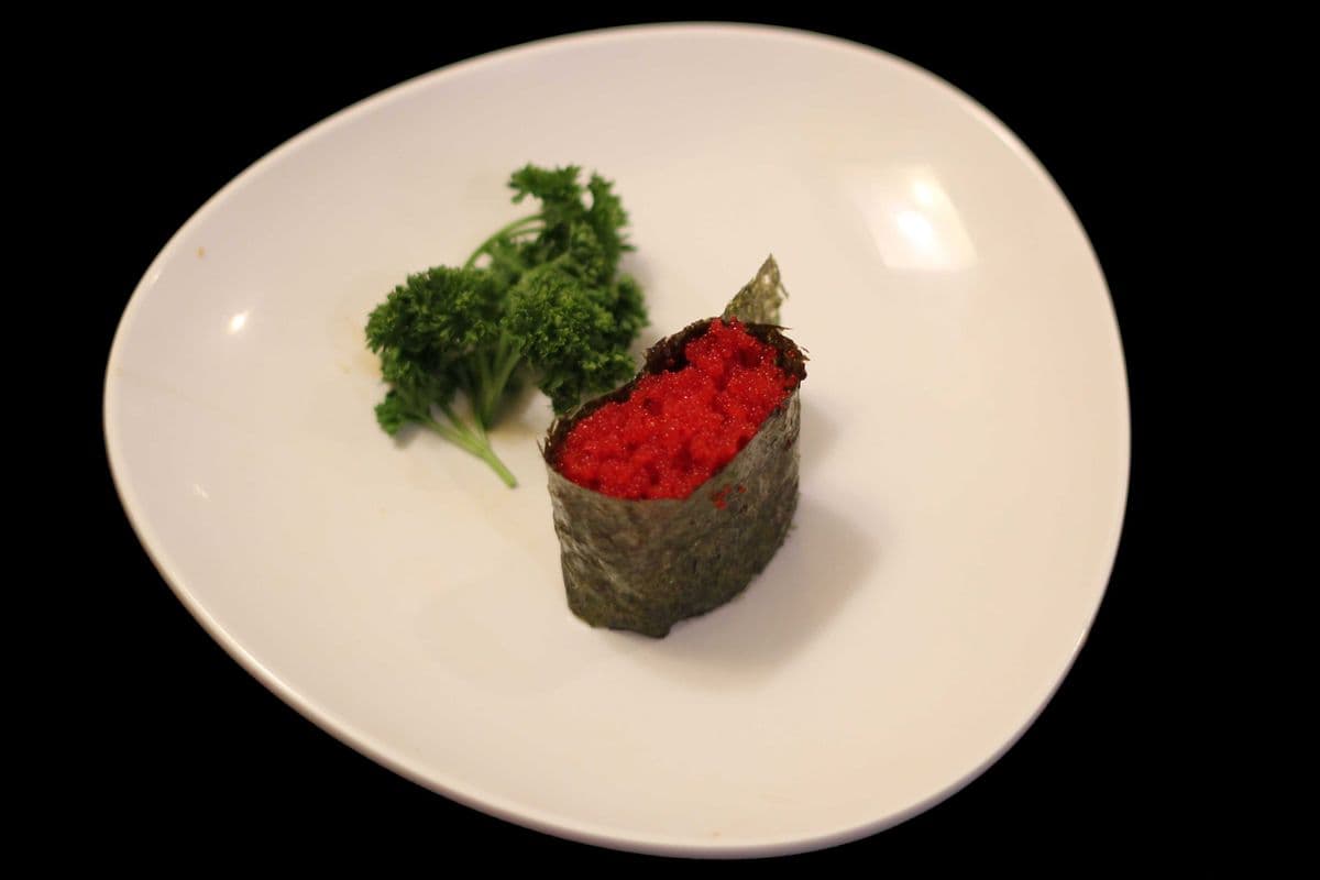 Tobiko Sushi (2 pcs)