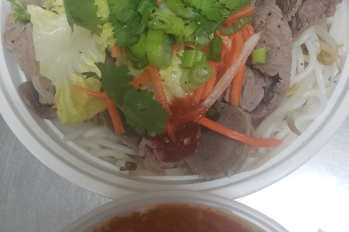 S5. Spicy Vermicelli Beef Noodle Soup with Hue Style