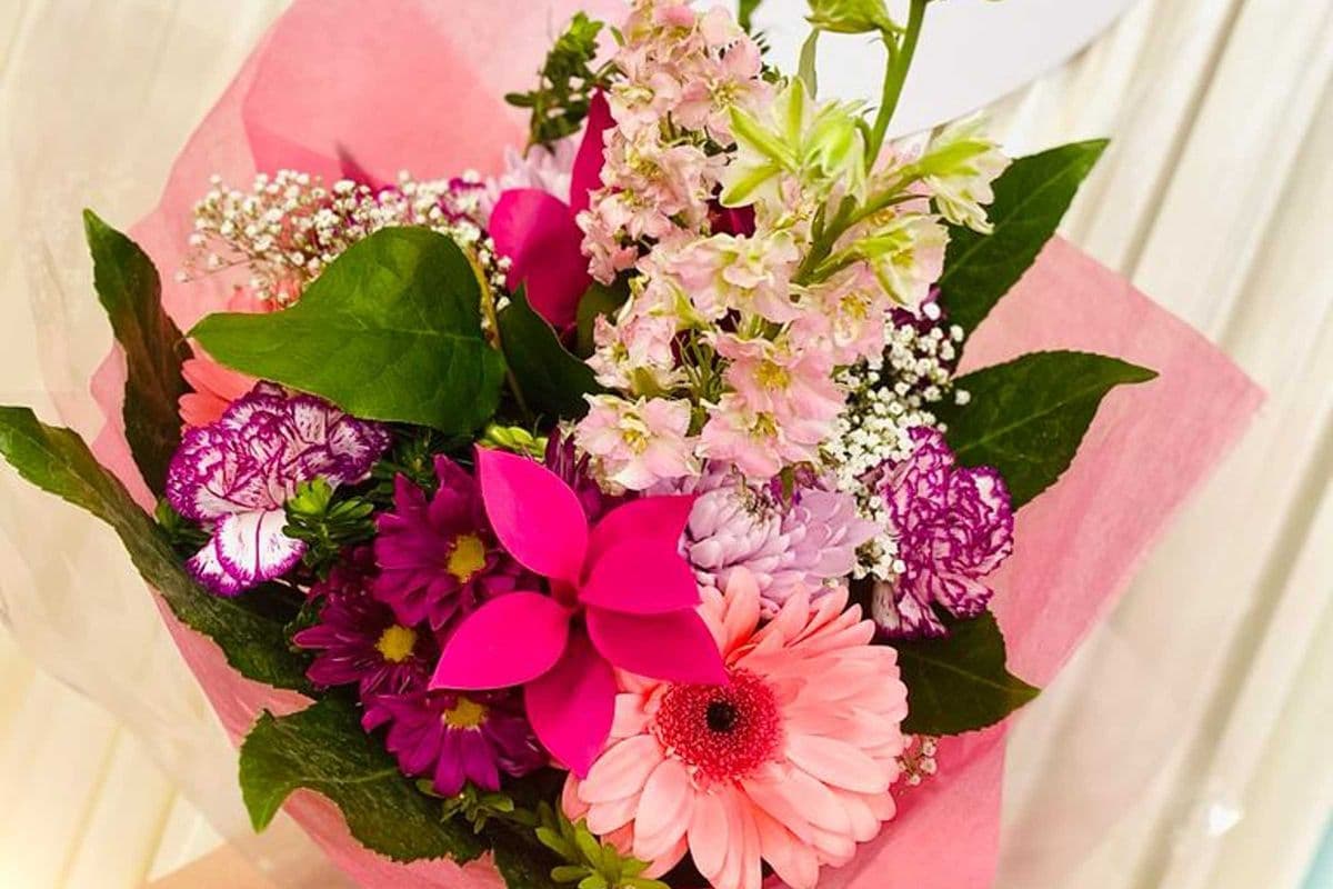 Designer's Choice Fresh Flower Bouquet (1 Bundle)
