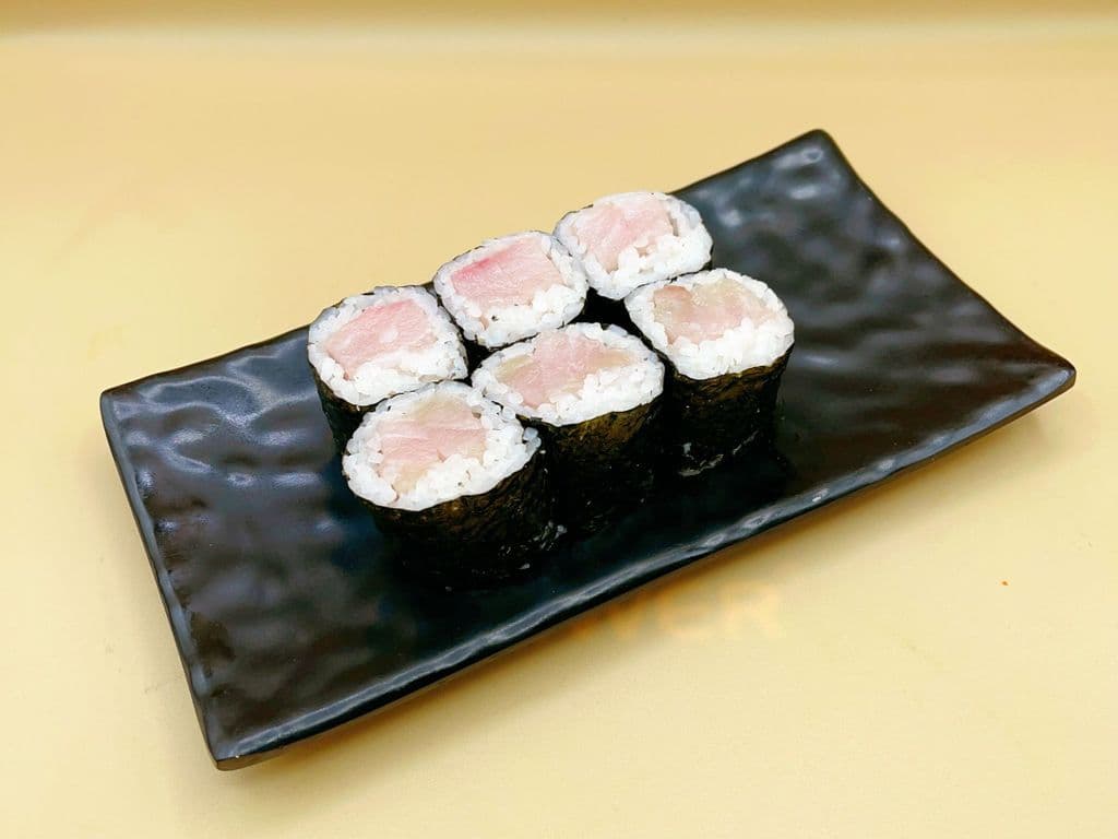 Hamachi Roll
