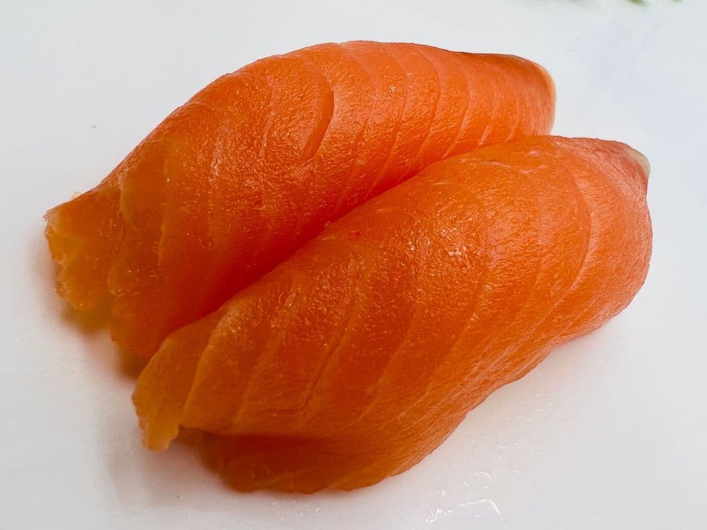 4N KUNSEI SYAKE Saumon Fumé/Smoked Salmon (2mcx/2pcs Avec Riz / With Rice)