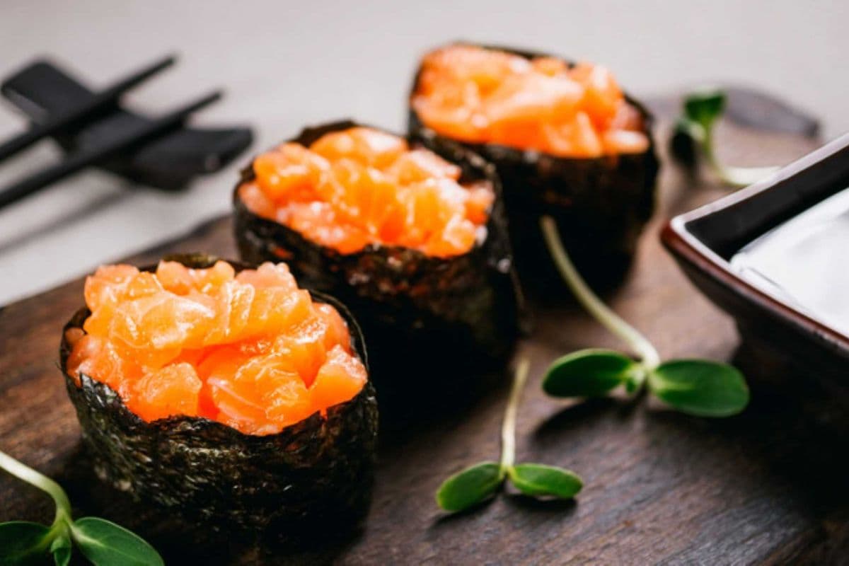Spicy Salmon Gunkan