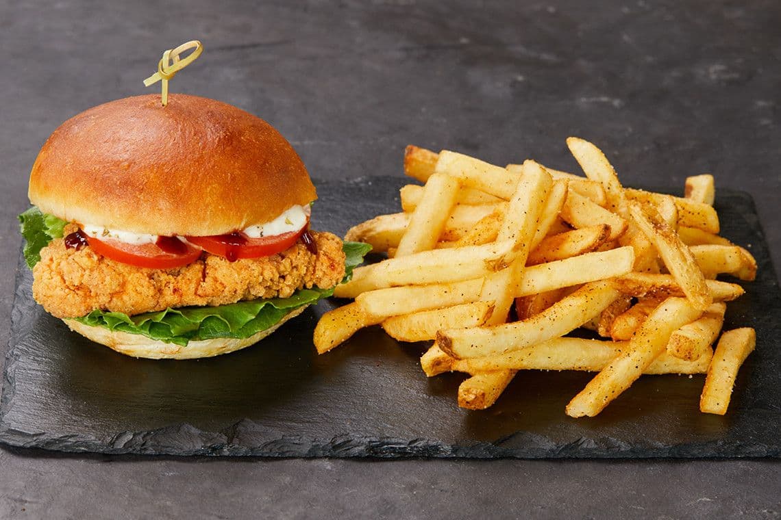 SANDWICH CLASSIQUE WILD CROUSTILLANT AU POULET / CLASSIC WILD CHICKEN CRUNCH SANDWICH