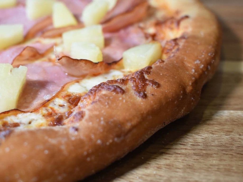 Pizza Hawaienne (Hawaiian)
