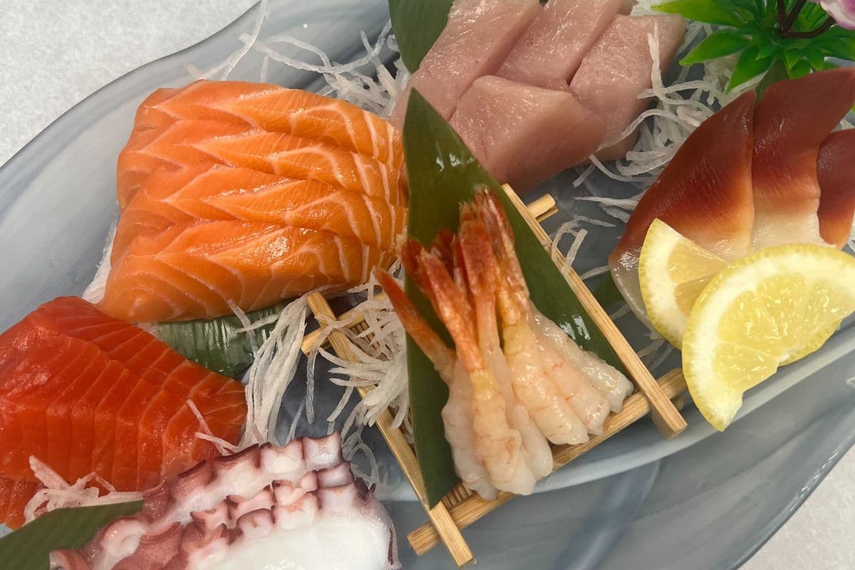 Assorted Sashimi (20 pcs)