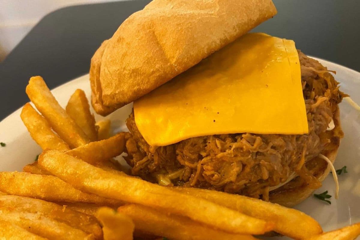 Pulled pork sandwich