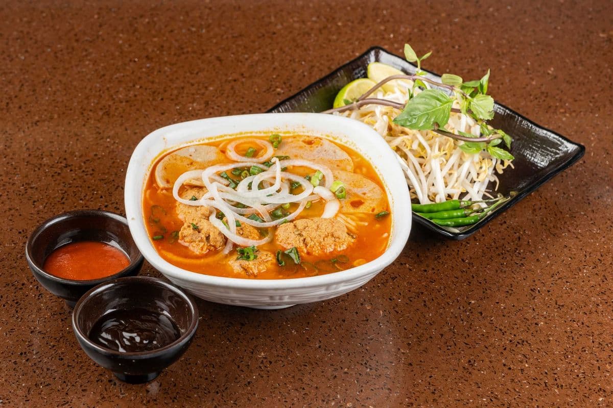 206 - Bun Rieu [Crab Pork Meat Ball in Tomato Soup] (虾蟹猪肉丸番茄汤)