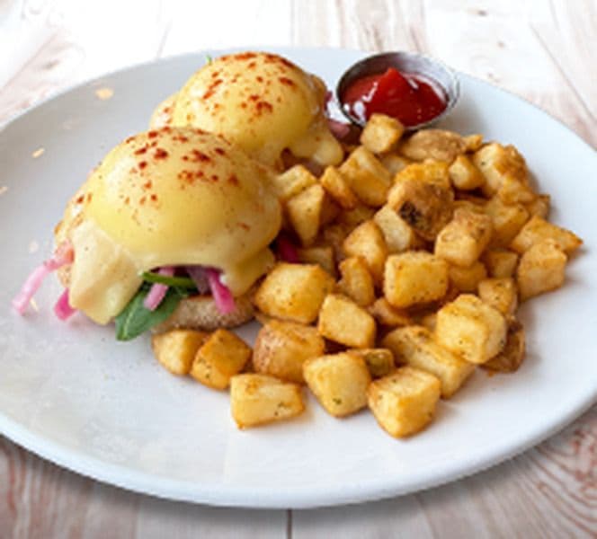 SMOKED SALMON BENEDICT