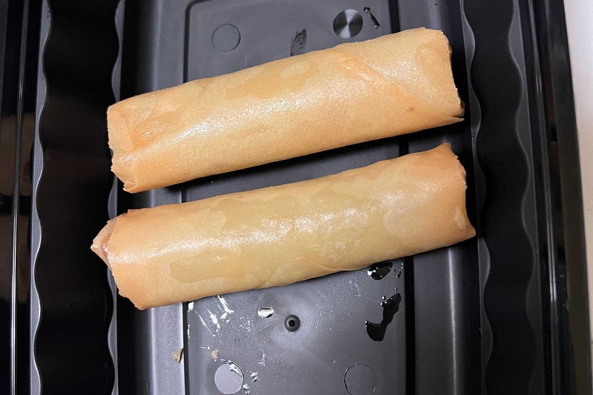 2. Spring Rolls (2 pcs)