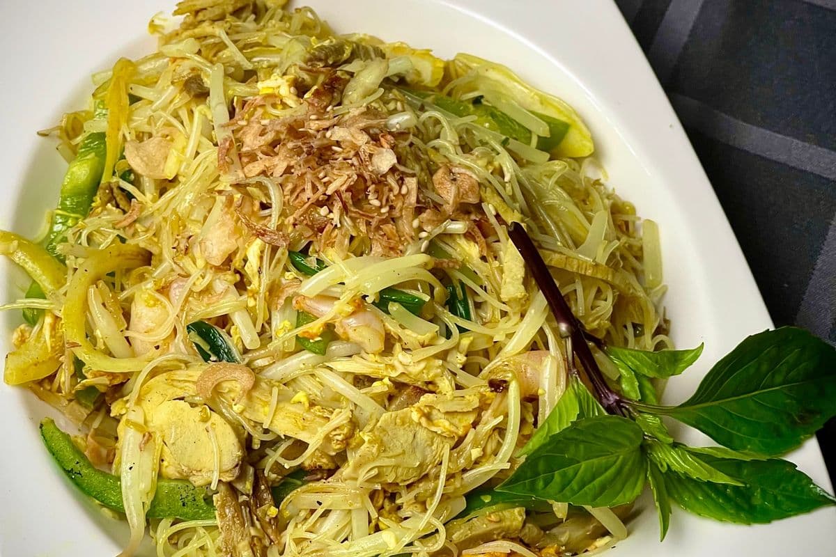 1515. Singapore Fried Noodles