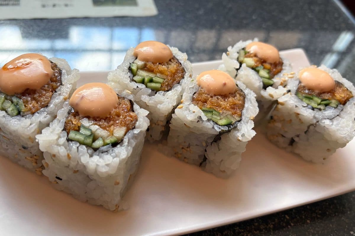 Spicy Salmon Roll (6 pcs)