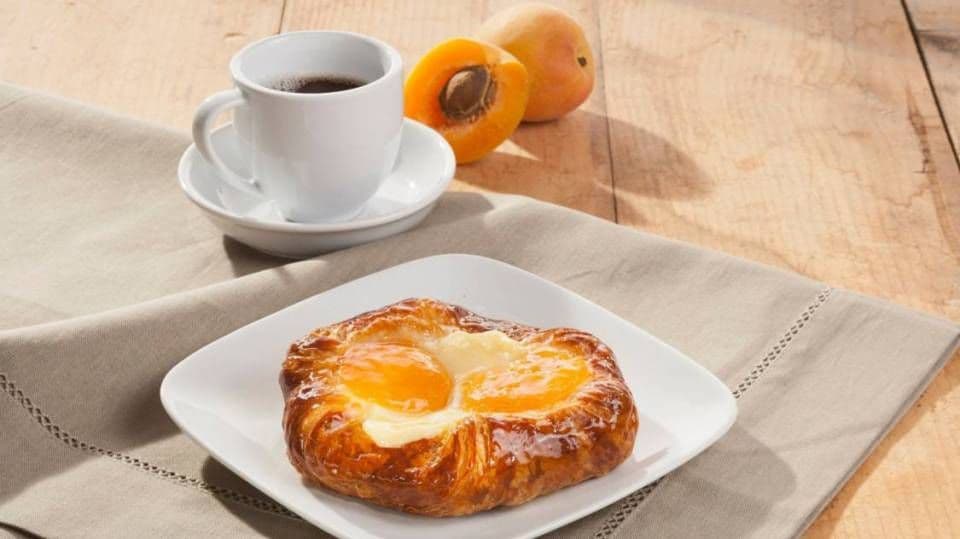 Danoise abricots & fromage à la crème / Apricot  & cream cheese danish