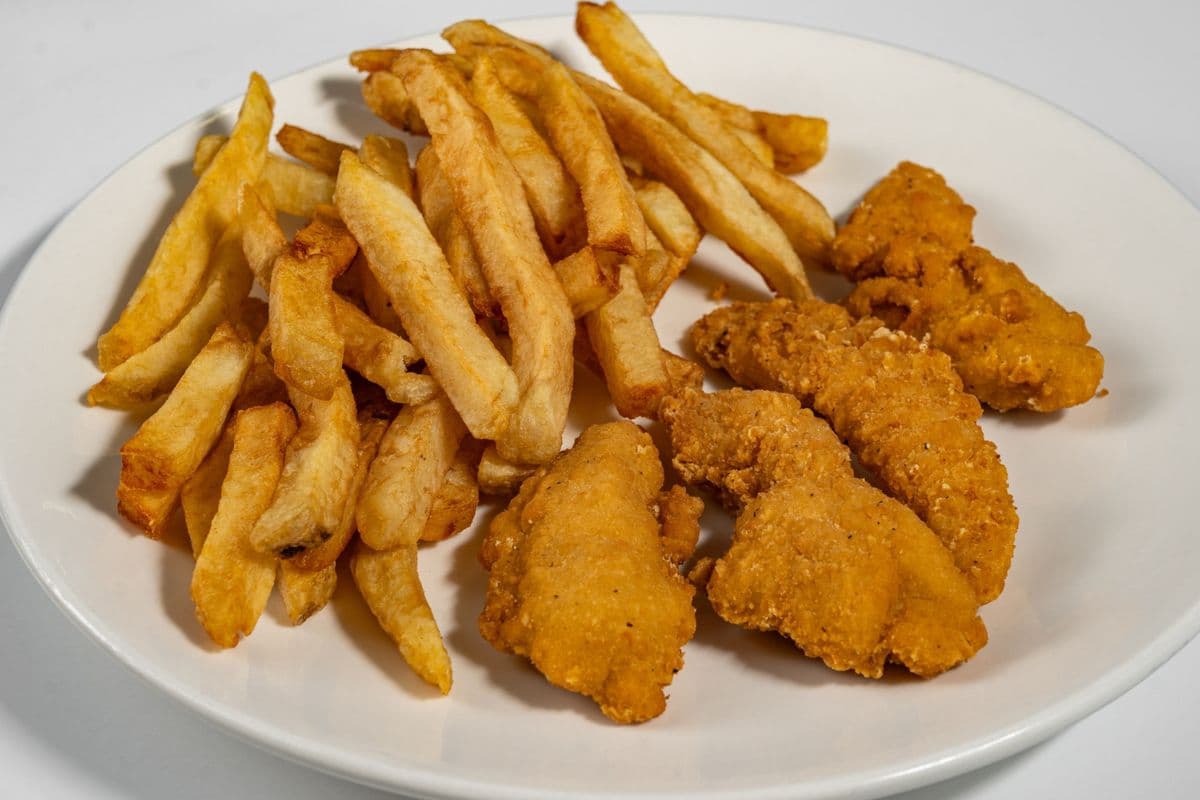 Chicken Fingers (4 pcs) and Chips