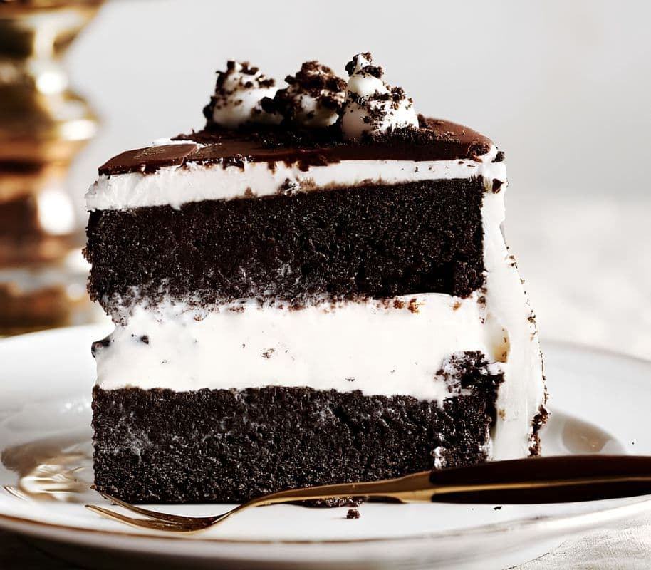 Cookies and Cream Cake (V)