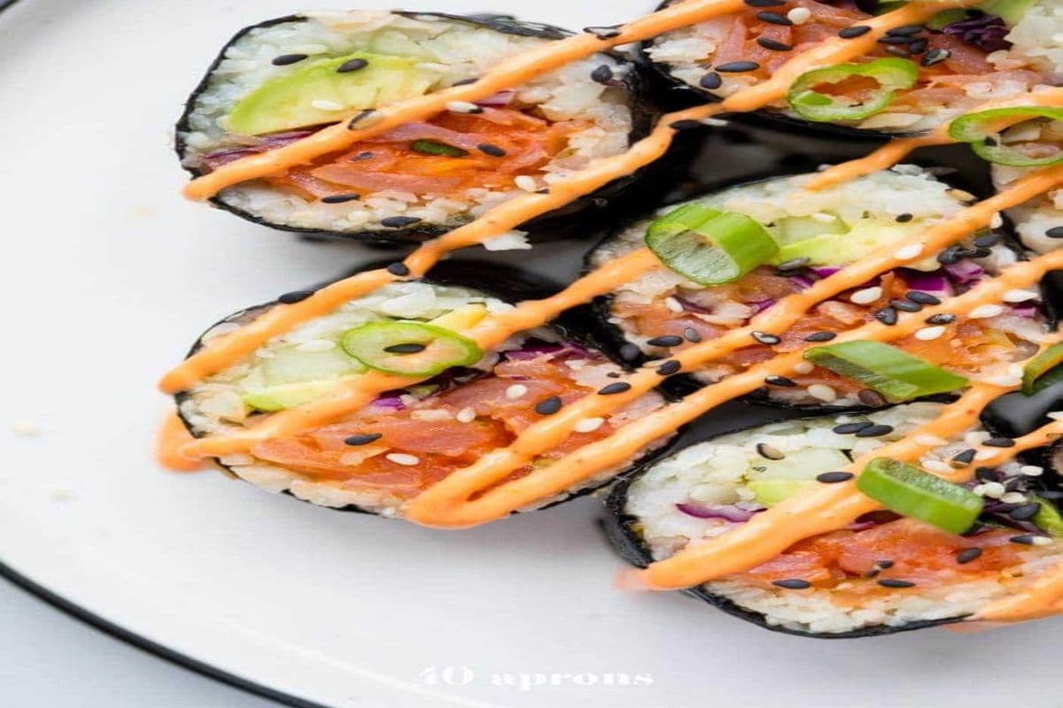 226. Spicy Salmon & Tuna Roll