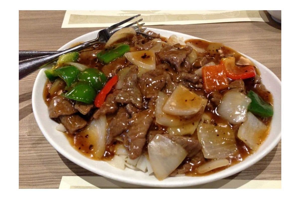 134. Beef With Black Bean Sauce on Rice Noodles