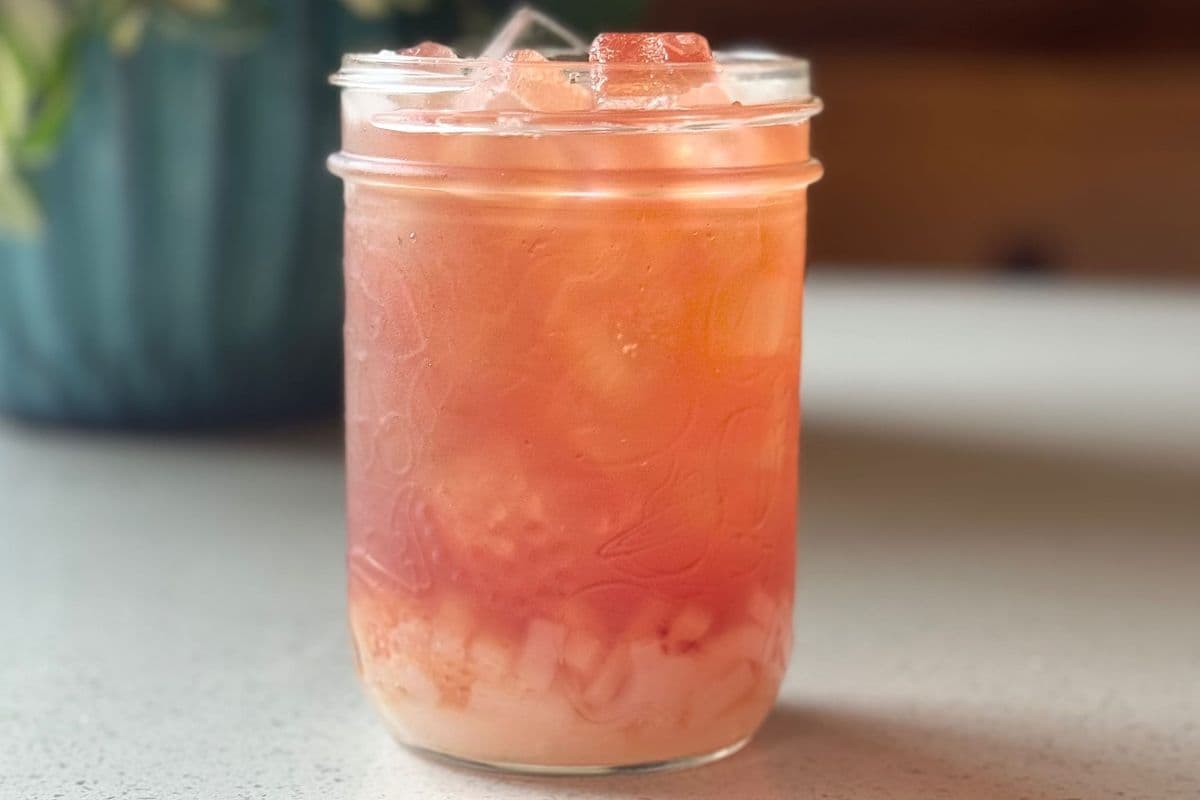 Strawberry black tea with jelly
