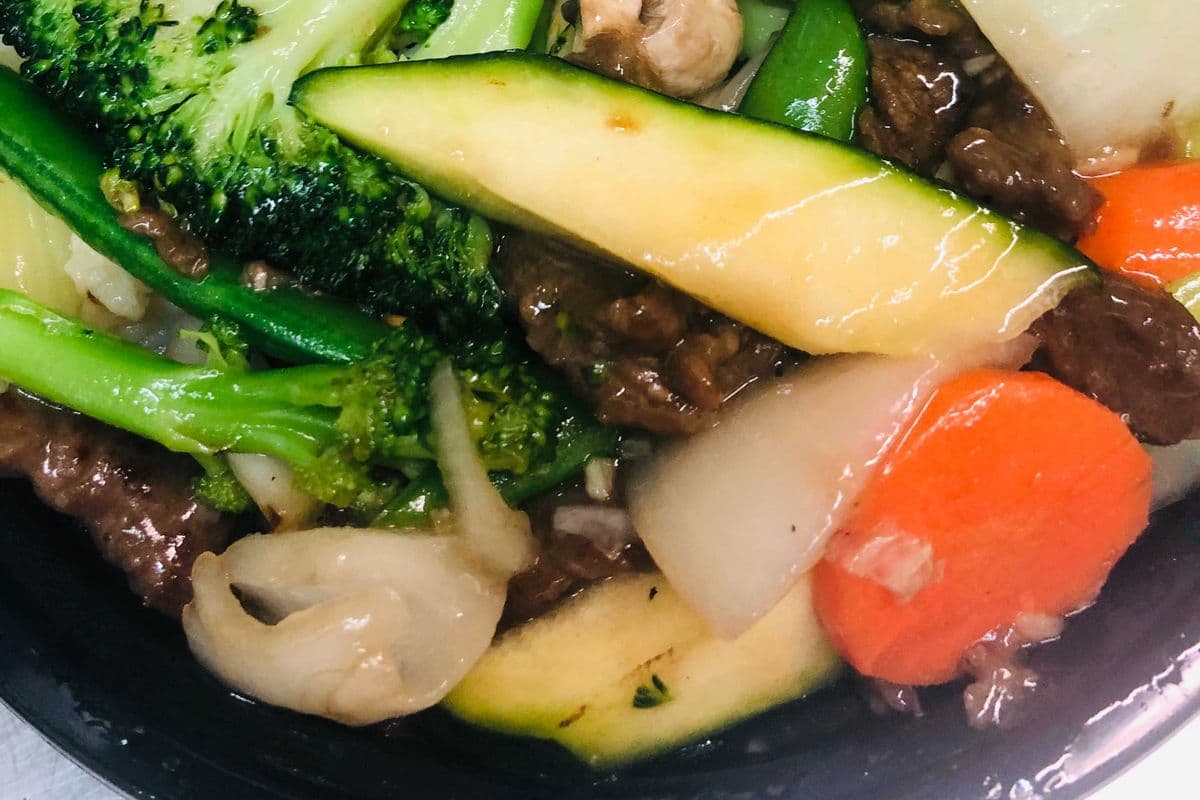 Beef with Mixed Green