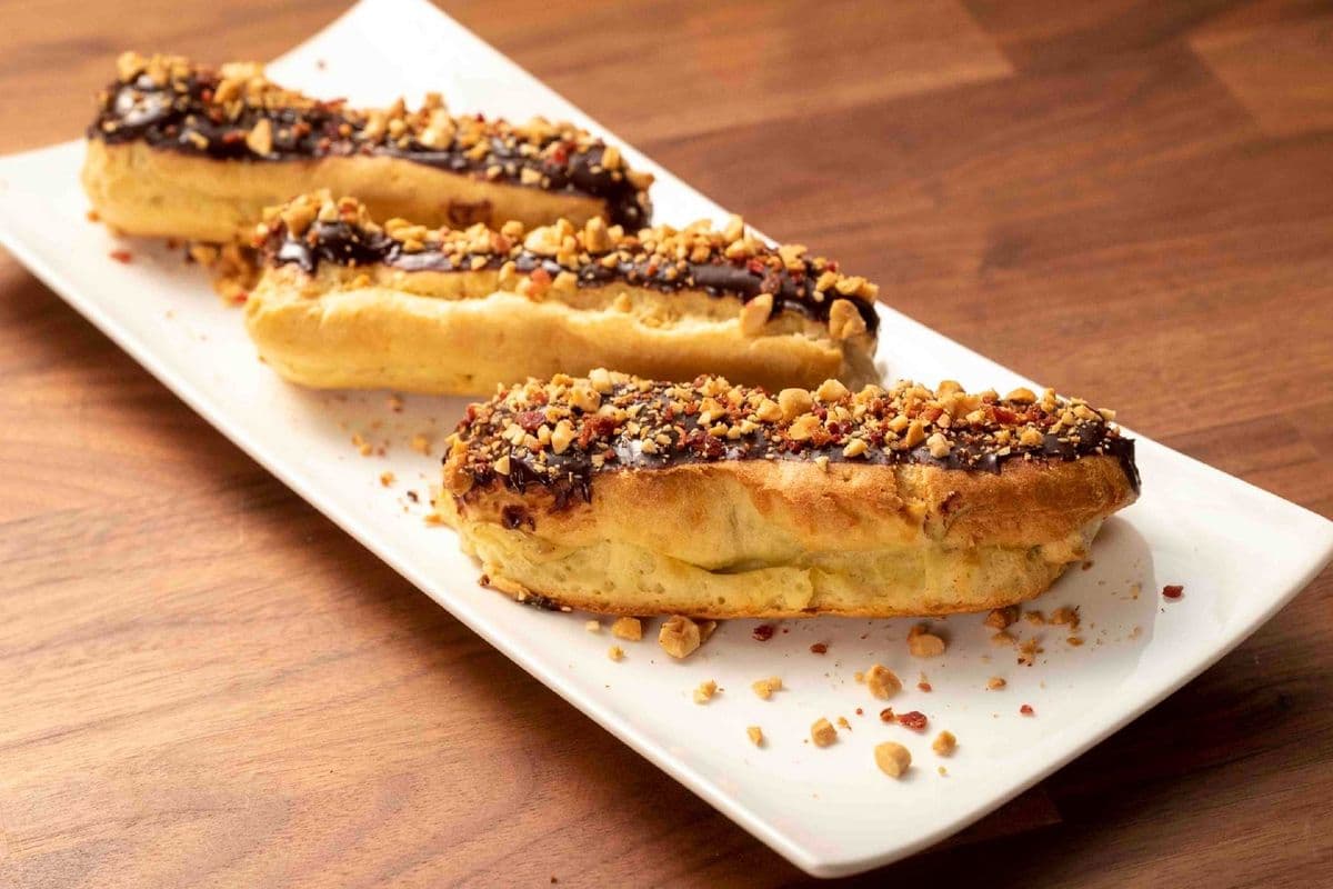 Almond Eclair (120g)