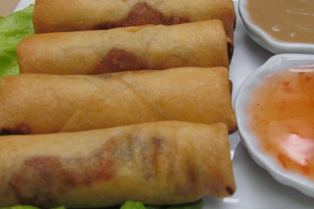 Crispy Spring Rolls (4 Rolls)