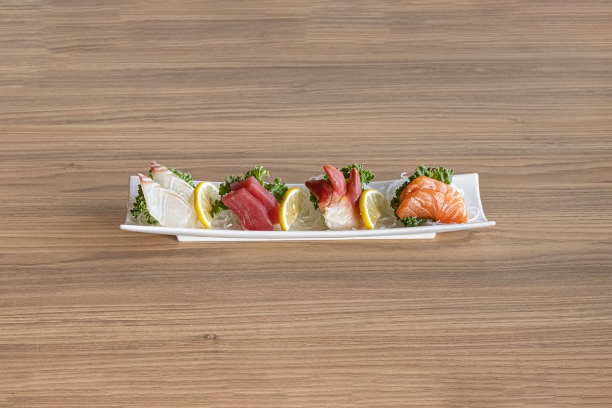 Assorted Sashimi (8 pcs)
