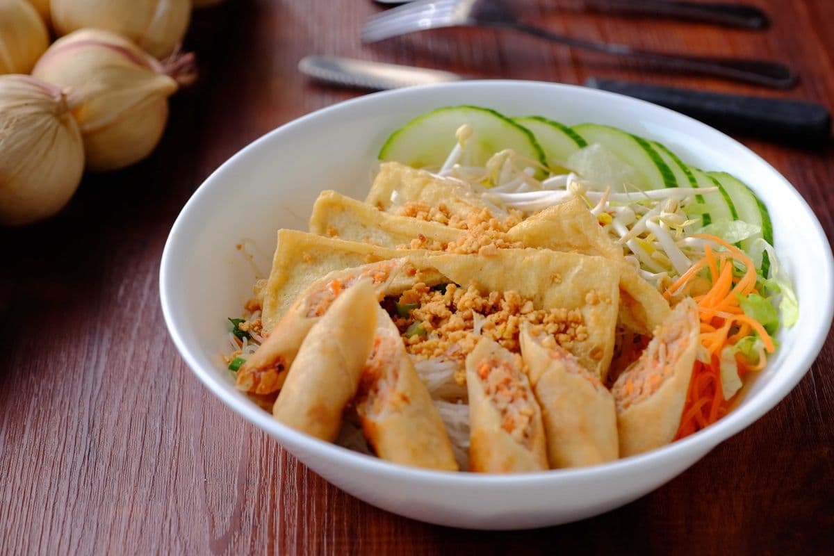 #40B Vegetarian Vermicelli (Vegetarian Spring Rolls and Deep-Fried Tofu)