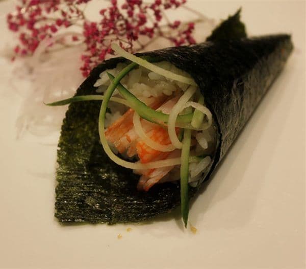 C35. Crabmeat Hand Roll (2 Pcs)