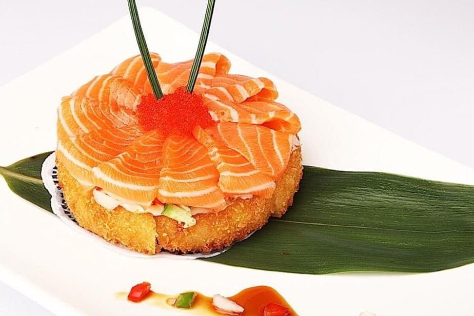 Salmon Sushi Pizza (6 pcs)